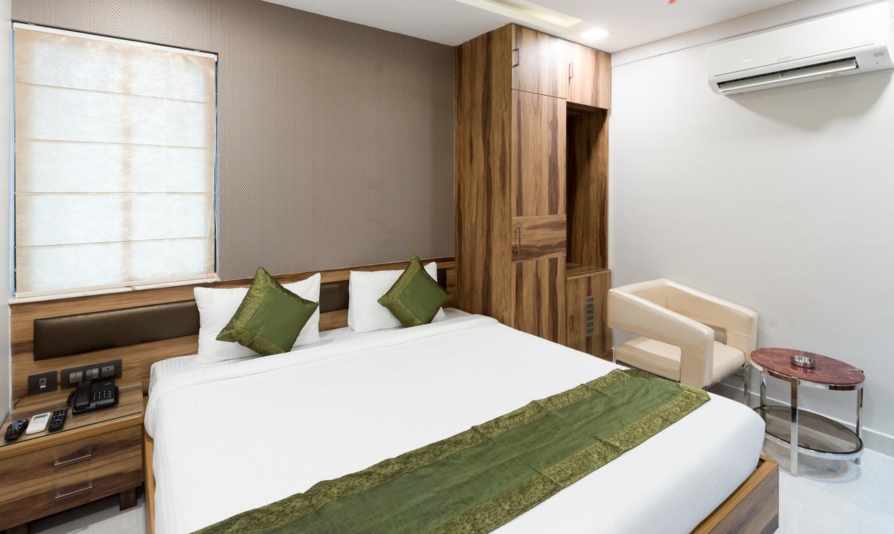 Treebo Trend Glorious Rim Rocks Palace Calcutá Exterior foto